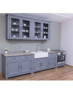Cucina country in legno colorata – 3 moduli base e pensile vetro, top su misura