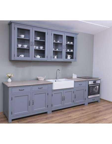 Cucina country in legno colorata – 3 moduli base e pensile vetro, top su misura