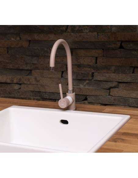 Cucina 322 cm rustica in legno – top in pino, pensili vetro, finitura cera
