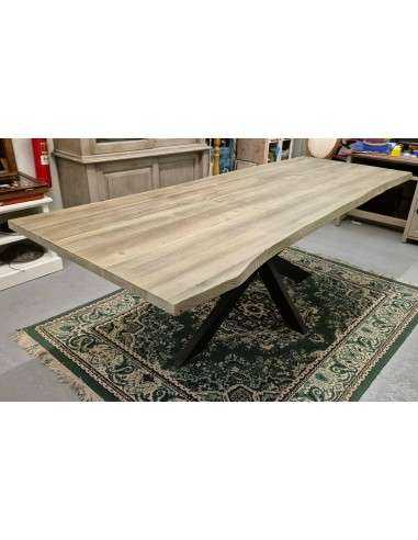Tavolo da pranzo stile industrial in pino massello e ferro – 240 cm
