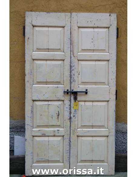 Coppia ante con legno massello shabby colore bianco/crema decapato TE144