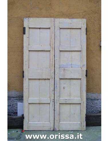 Coppia ante con legno massello shabby colore bianco/crema decapato TE144