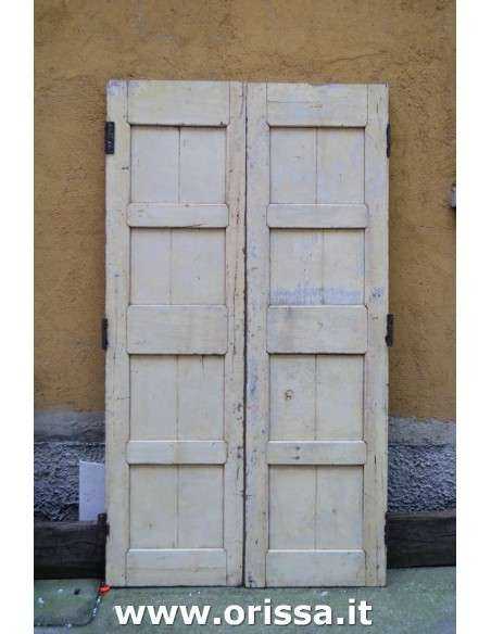 Coppia ante con legno massello shabby colore bianco/crema decapato TE144