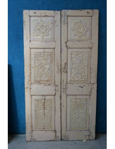 Ante intagliate colore panna in legno massello epoca coloniale TL288