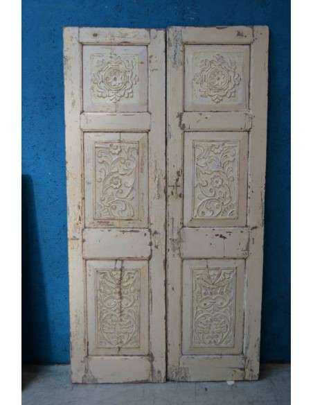 Ante intagliate colore panna in legno massello epoca coloniale TL288