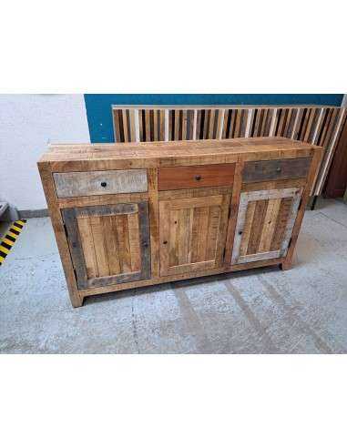Credenza bassa in massello con tre ante e tre cassetti | Produzione artigianale dall'India | Misura 145x40x85 cm AGB0715
