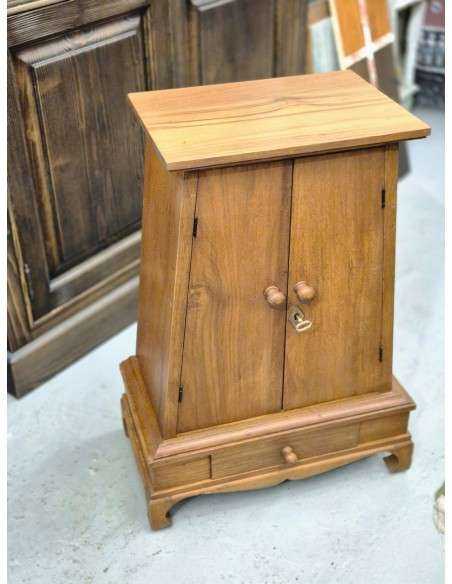 Armadietto in legno massello doppia anta e cassetto CX228