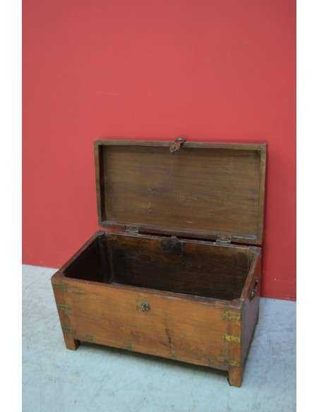 Baule coloniale in teak naturale con borchie – 61x33x36 cm TS106