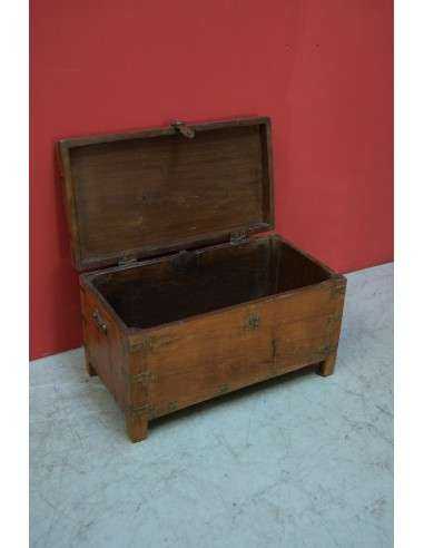 Baule coloniale in teak naturale con borchie – 61x33x36 cm TS106