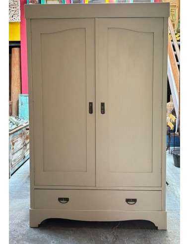 Armadio vintage color panna in legno massello UN10520