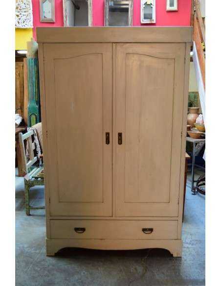 Armadio vintage color panna in legno massello UN10520