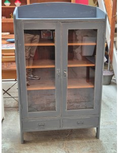 Vetrina vintage in legno massello con cassetti grigio UN10265