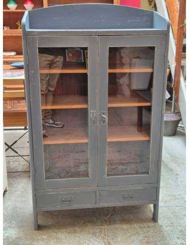 Vetrina vintage in legno massello con cassetti grigio UN10265