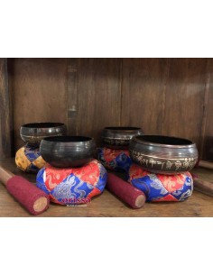 Campana tibetana in metallo con incisioni AN0031 2