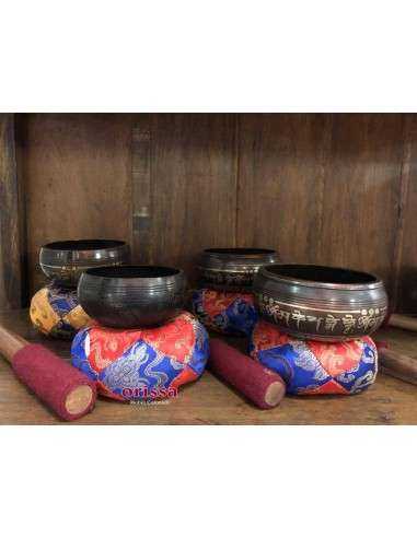 Campana tibetana in metallo con incisioni AN0031