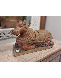Scultura in legno raffigurante una mucca indiana sacra Nandi - Finitura a legno colore rosso - Proveniente dall'India, epoca XX