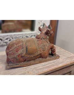 Scultura in legno raffigurante una mucca indiana sacra Nandi - Finitura a legno colore rosso - Proveniente dall'India, epoca XX 2