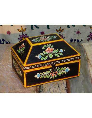 Scatola etnica in legno colore nero decorata - SC003
